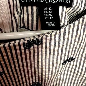 This a Cynthia Rowley brand dress. The color is navy and white striped. Cute😍